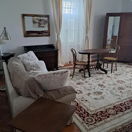 Vintage Magnolia 3* Pula