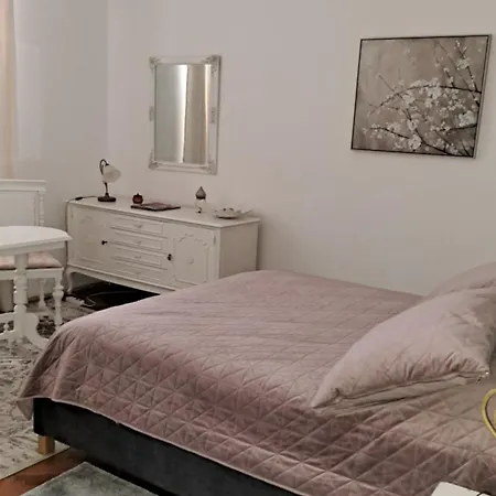 Vintage Magnolia Gasthof Pula