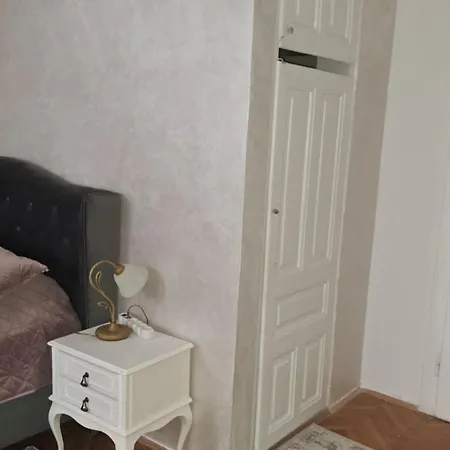 Vintage Magnolia Gasthof Pula